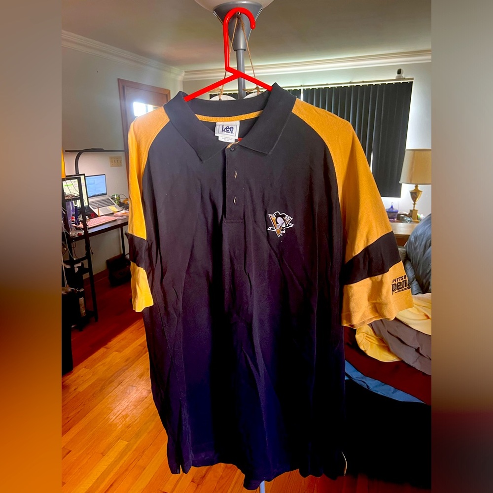 Lee men’s penguins polo